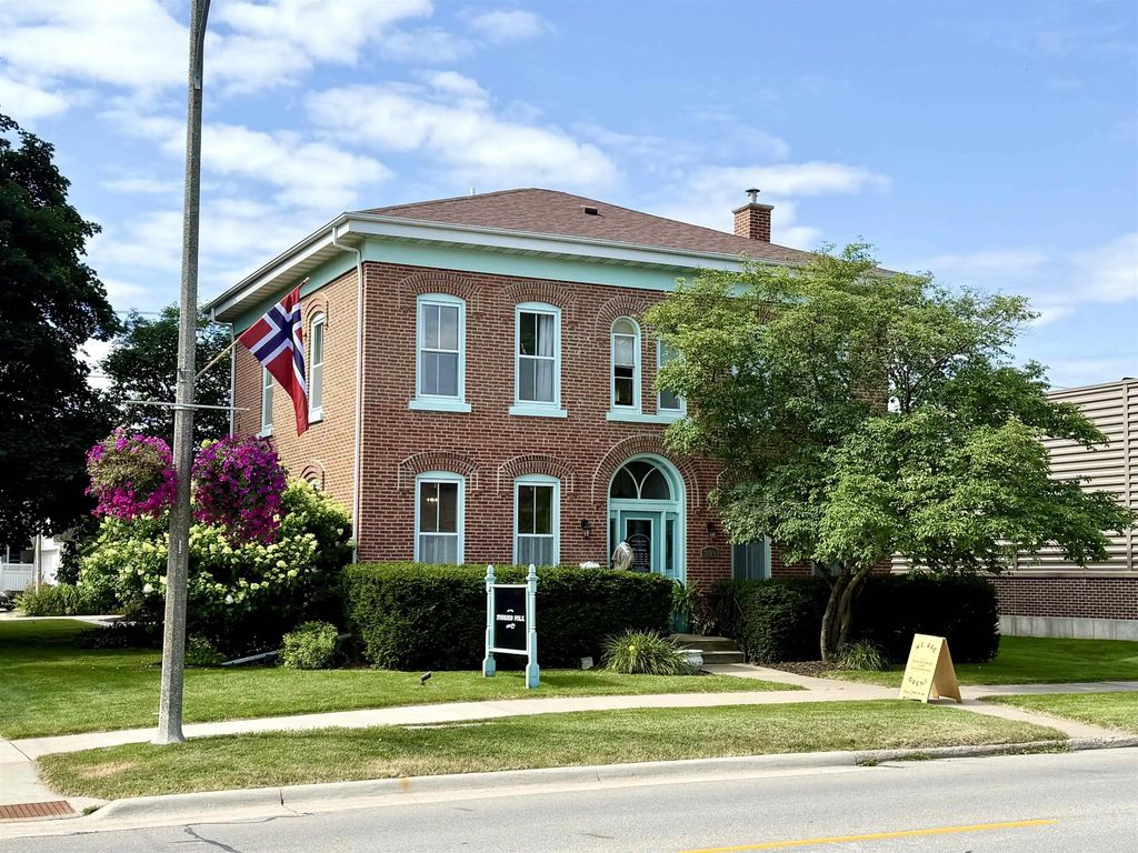 309 E Water Street, Decorah