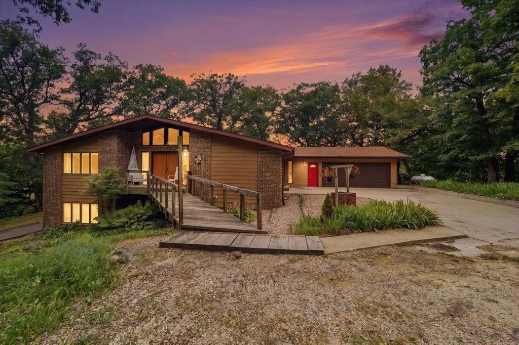 32008 234th Street, Eldora