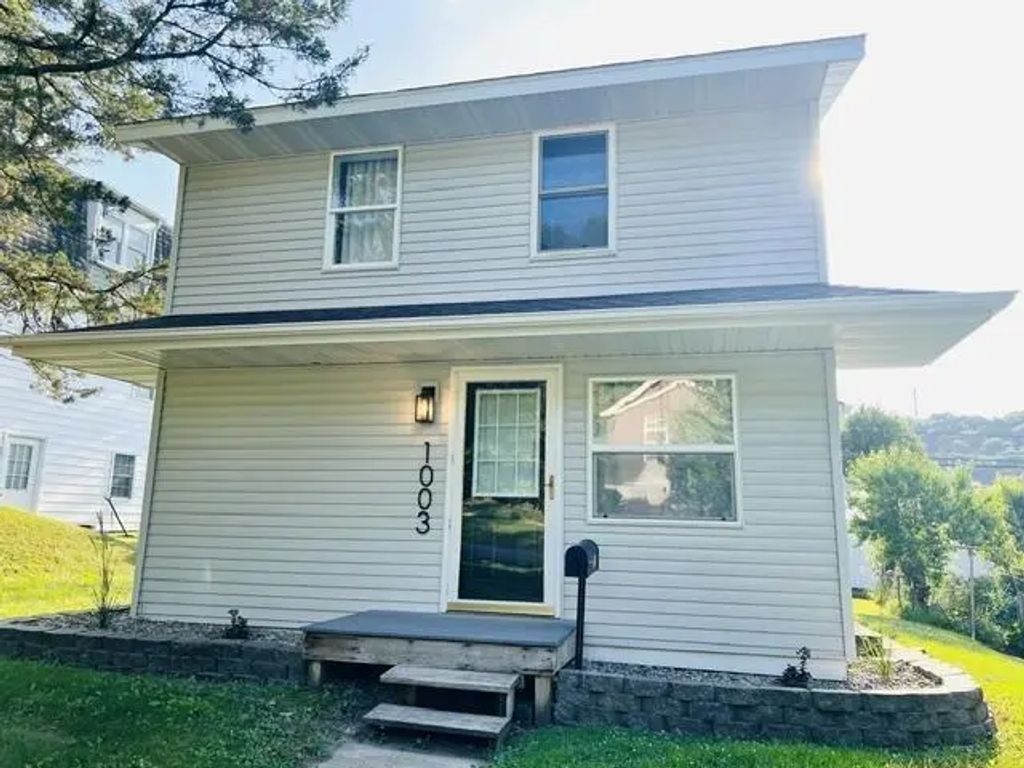 1003 River Street, Decorah