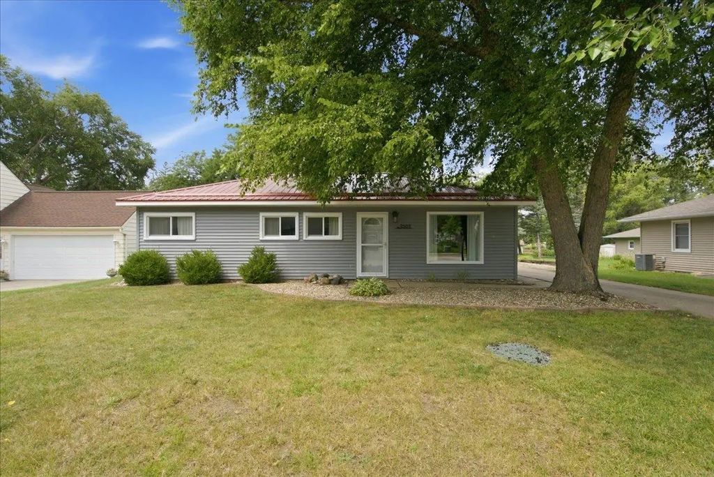 3503 Mc Clain, Cedar Falls