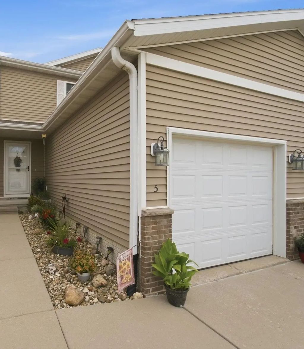 4902 Algonquin Drive 5, Cedar Falls