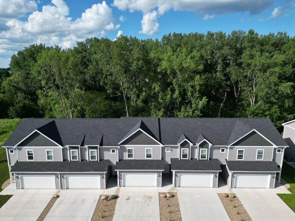 4300 Spruce Creek Drive, Cedar Falls