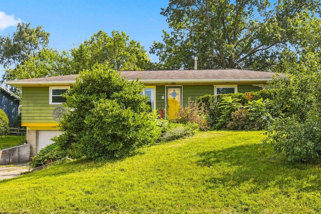 1510 W 6th Street, Cedar Falls