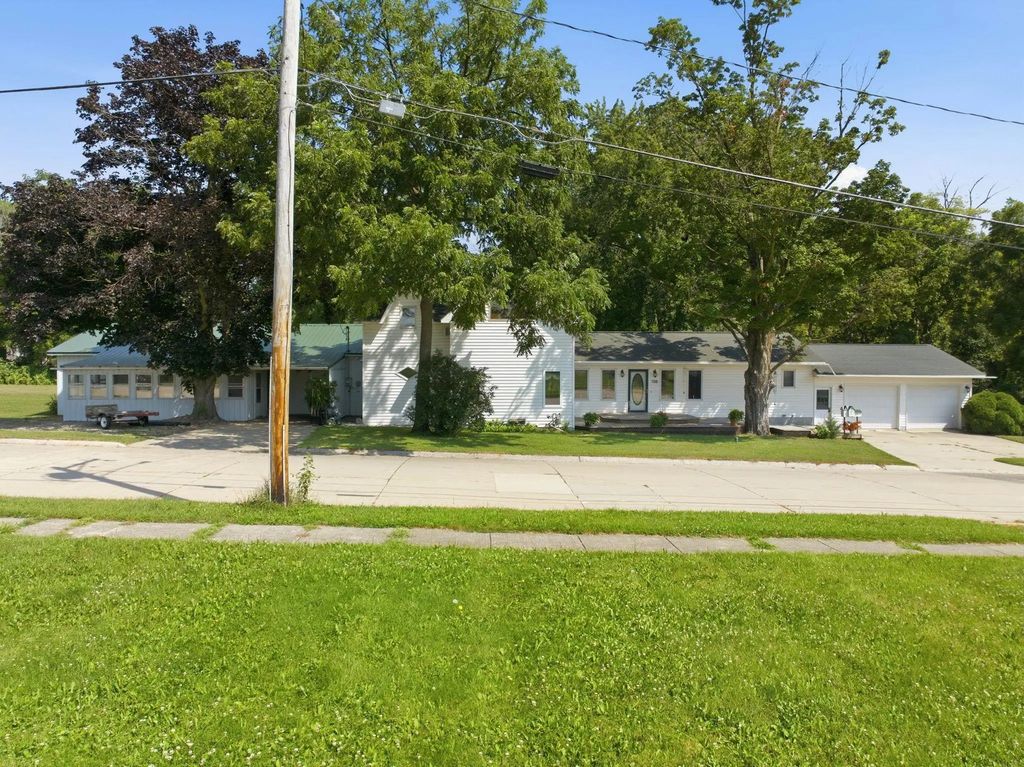 700 Wapsie Street, Sumner