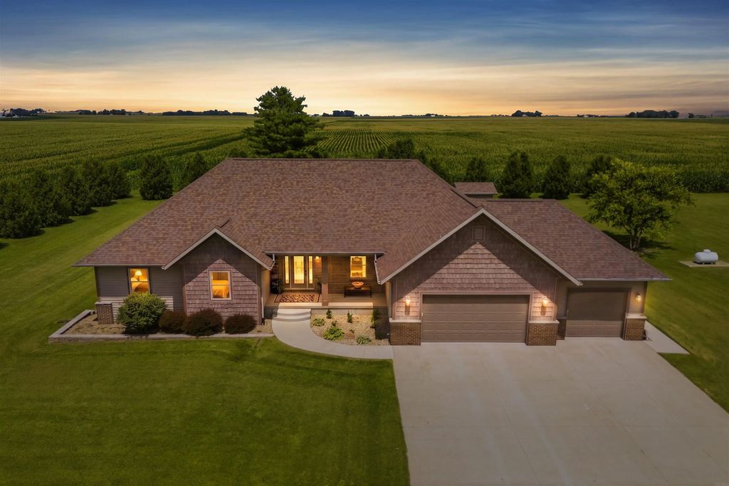 7525 E Bennington Road, Dunkerton