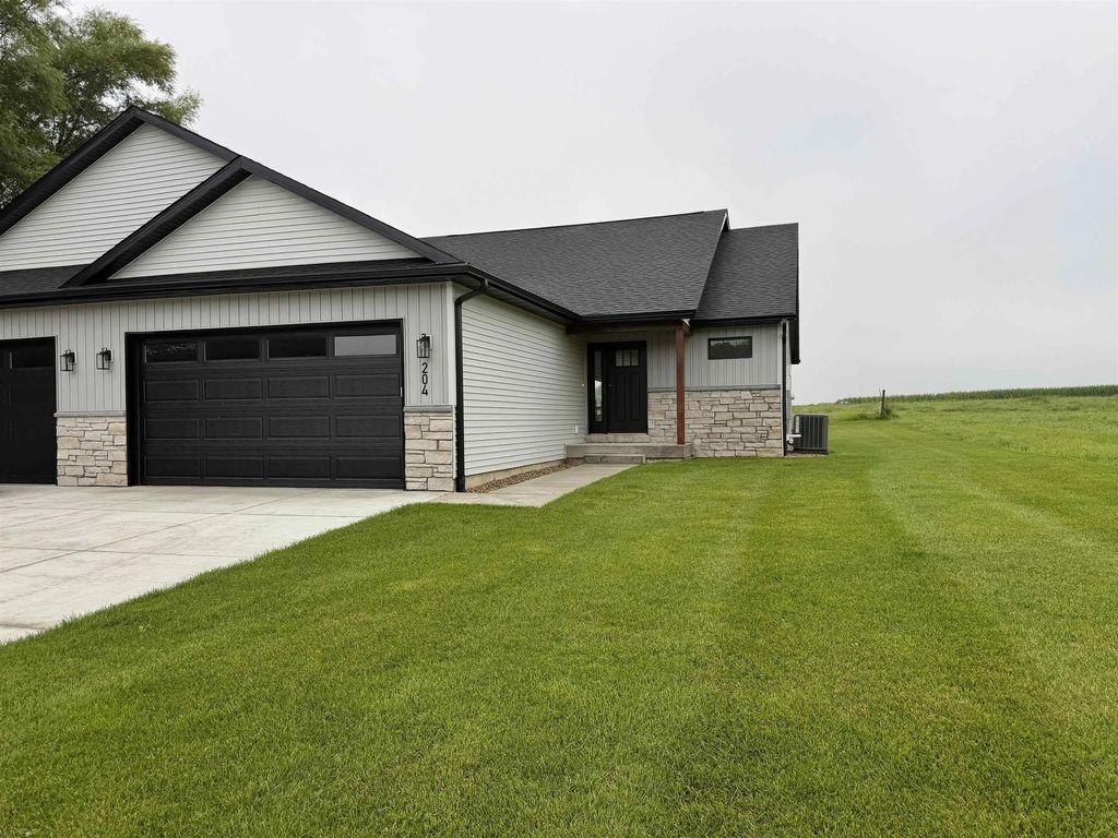204 E Lillian Avenue, Conrad