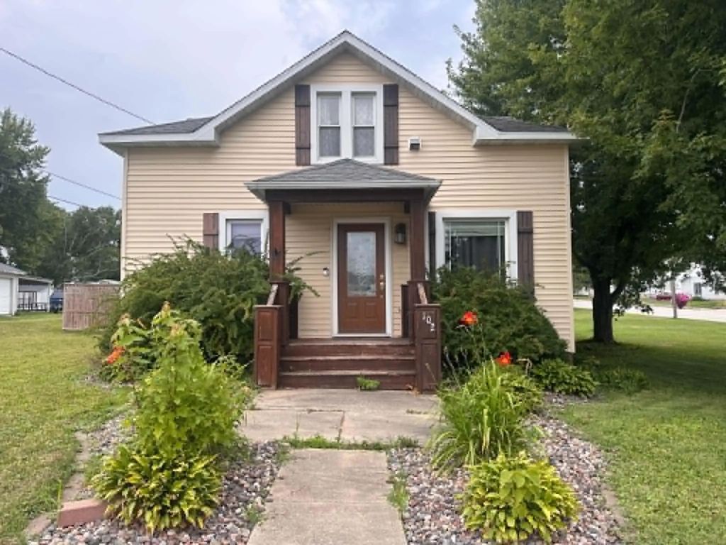 102 N Charles Street, Calmar
