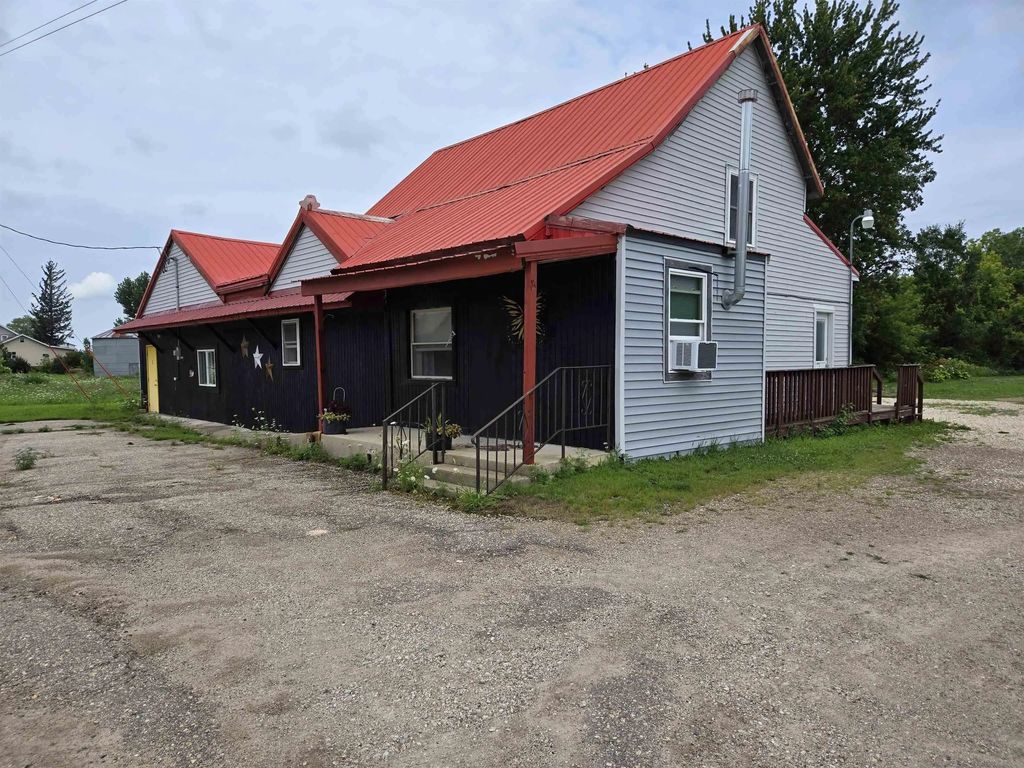 8495 State Hwy 9, Lime Springs