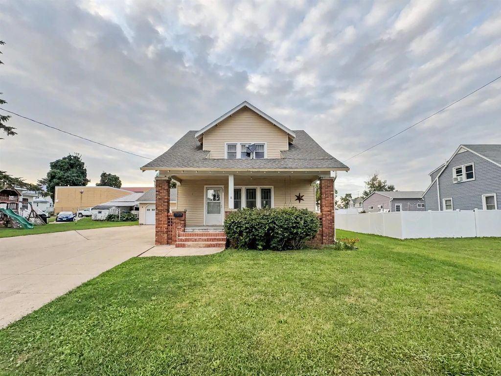 105 Sw 3rd Avenue, Waukon