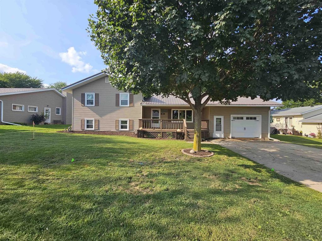 903 11th Street, Charles City