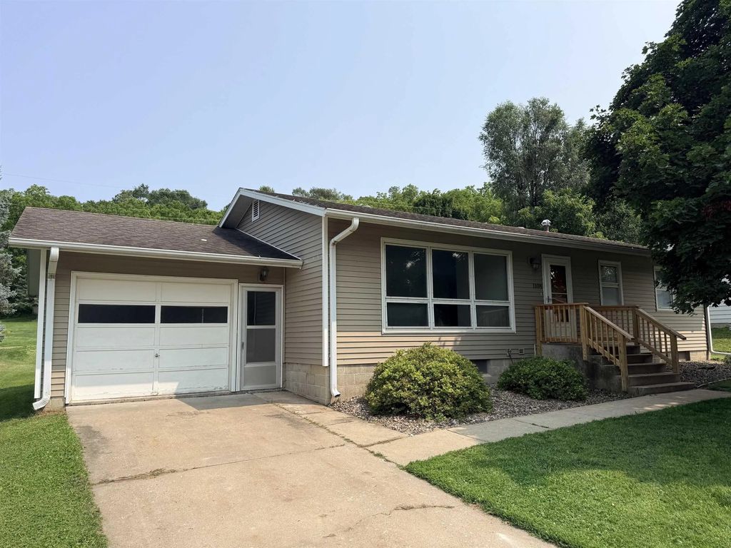1108 S Mill Street, Decorah