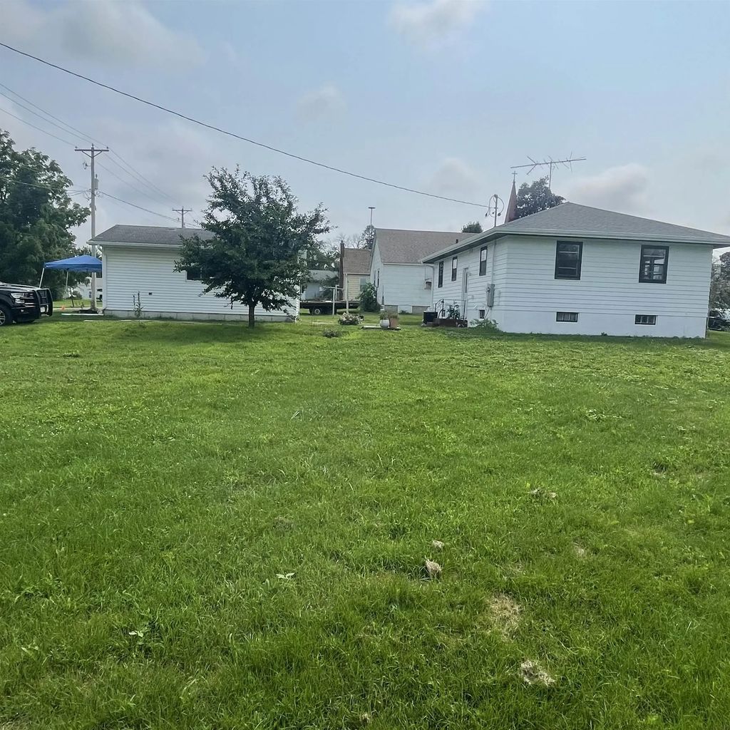 143 W Military Rd, Postville