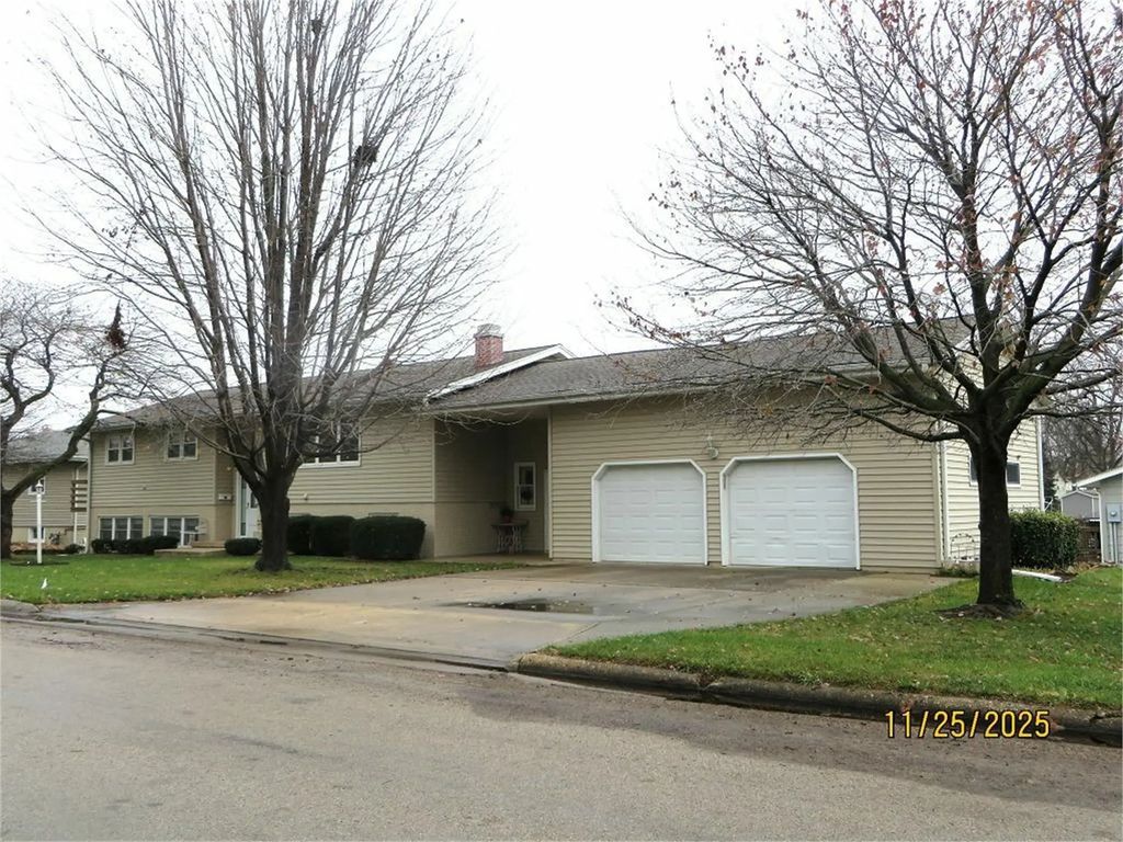 1304 8th Street, Grundy Center