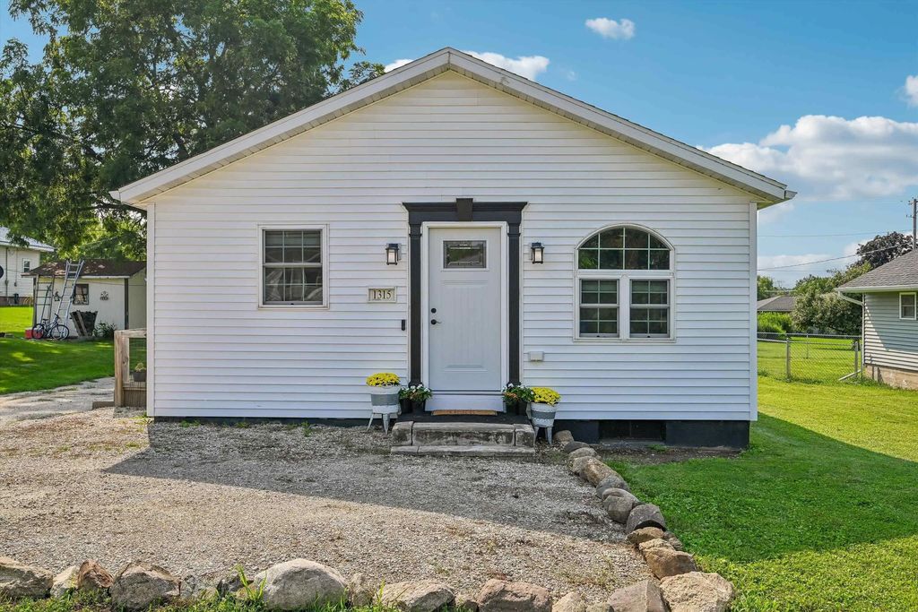 1315 1st Avenue, Center Point