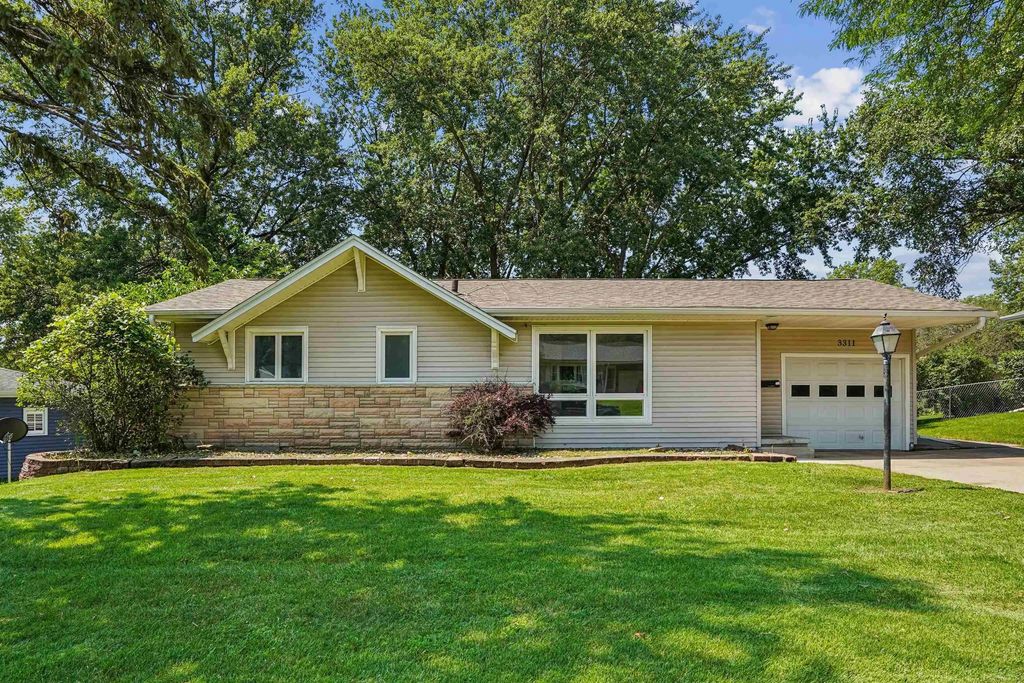3311 Pridemore Drive, Cedar Falls