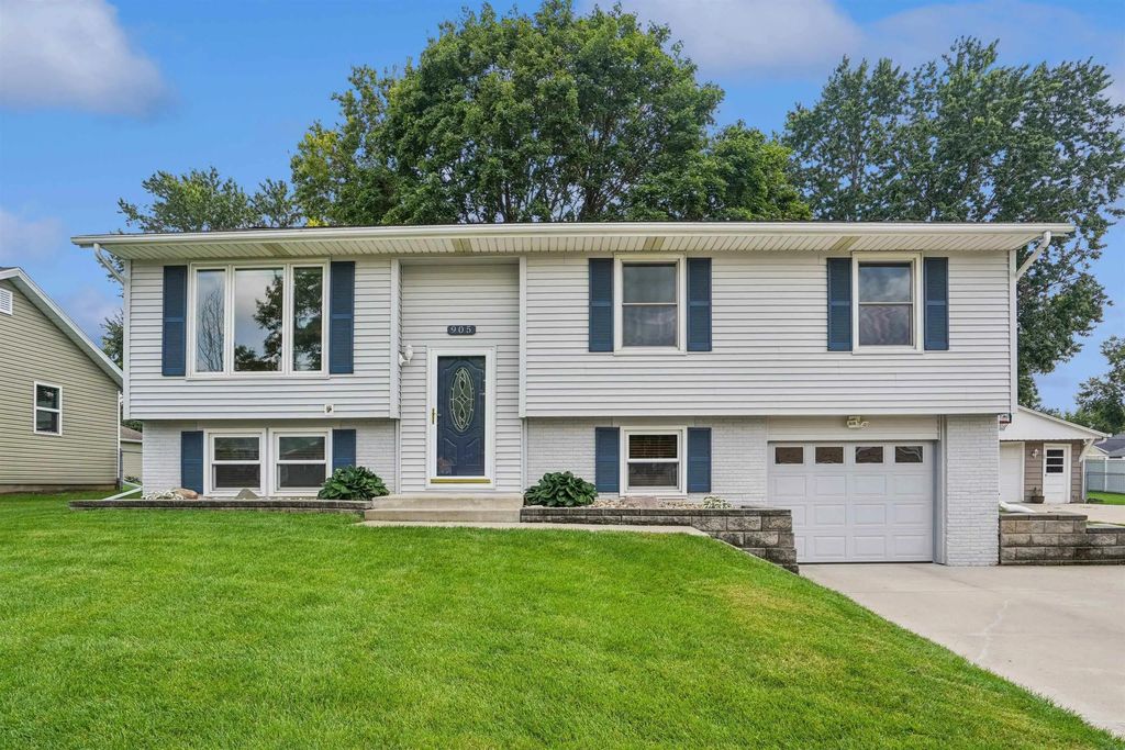 905 Lilac Lane, Cedar Falls