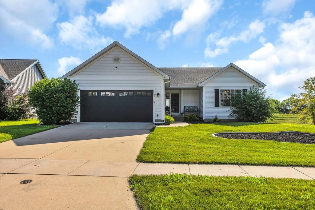 3607 Sw Field Stone Place, Cedar Rapids