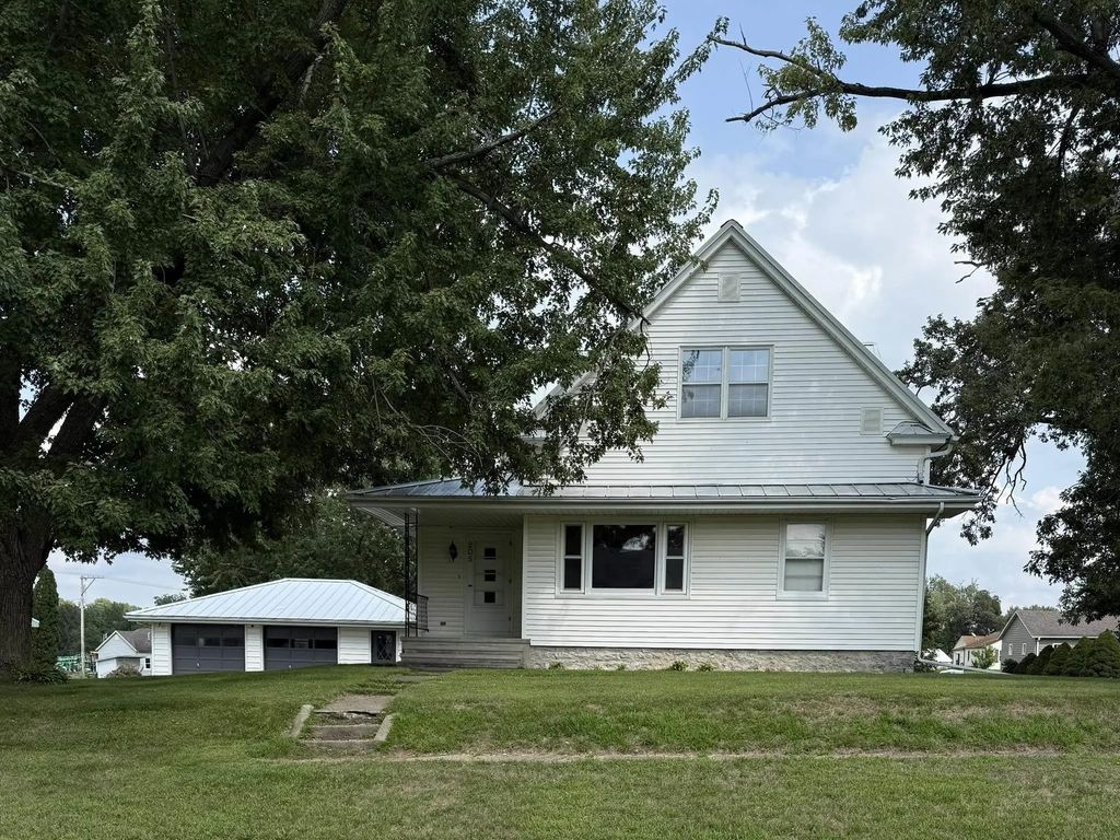 205 Grand Avenue, Shellsburg