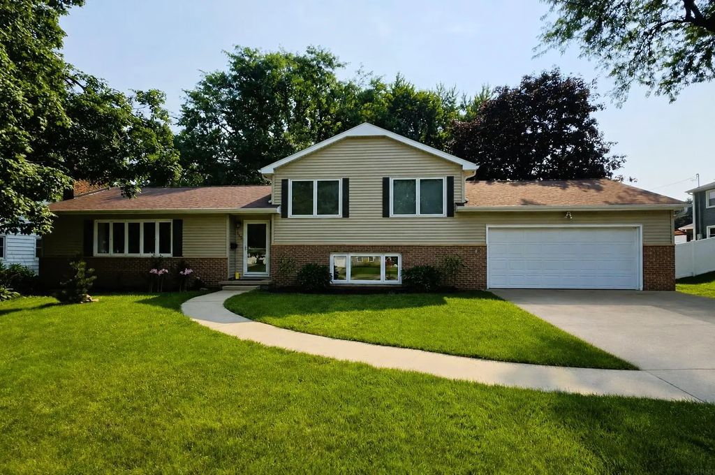 257 Crestview Avenue, Waterloo