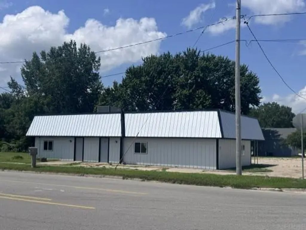 400 S Frederick, Oelwein