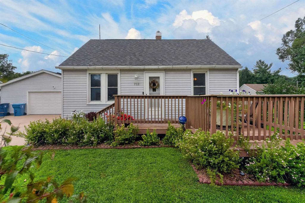 711 Bishop Avenue, Waterloo