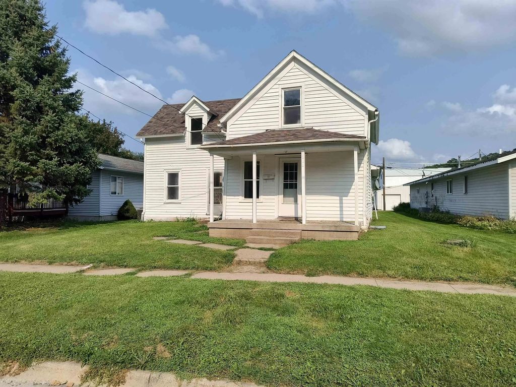 808 S Mill Street, Decorah