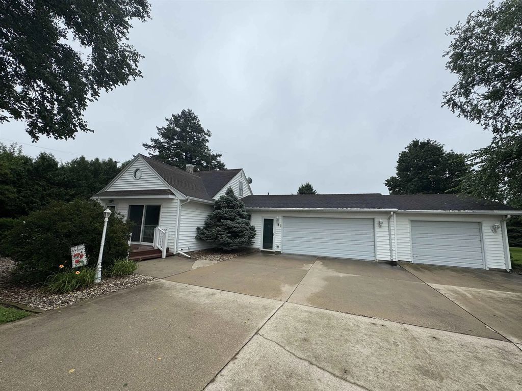 21498 Hwy 57 Highway, Parkersburg