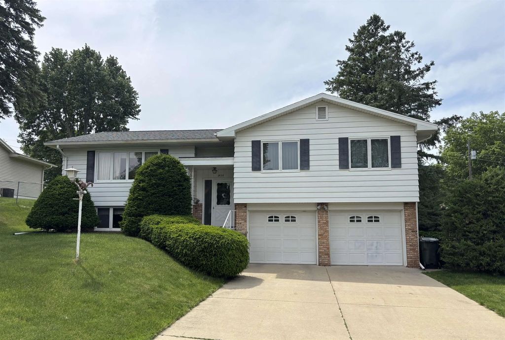 2620 Crestline Avenue, Waterloo