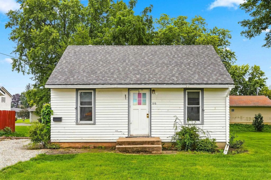 616 W Prospect Street, New Hampton