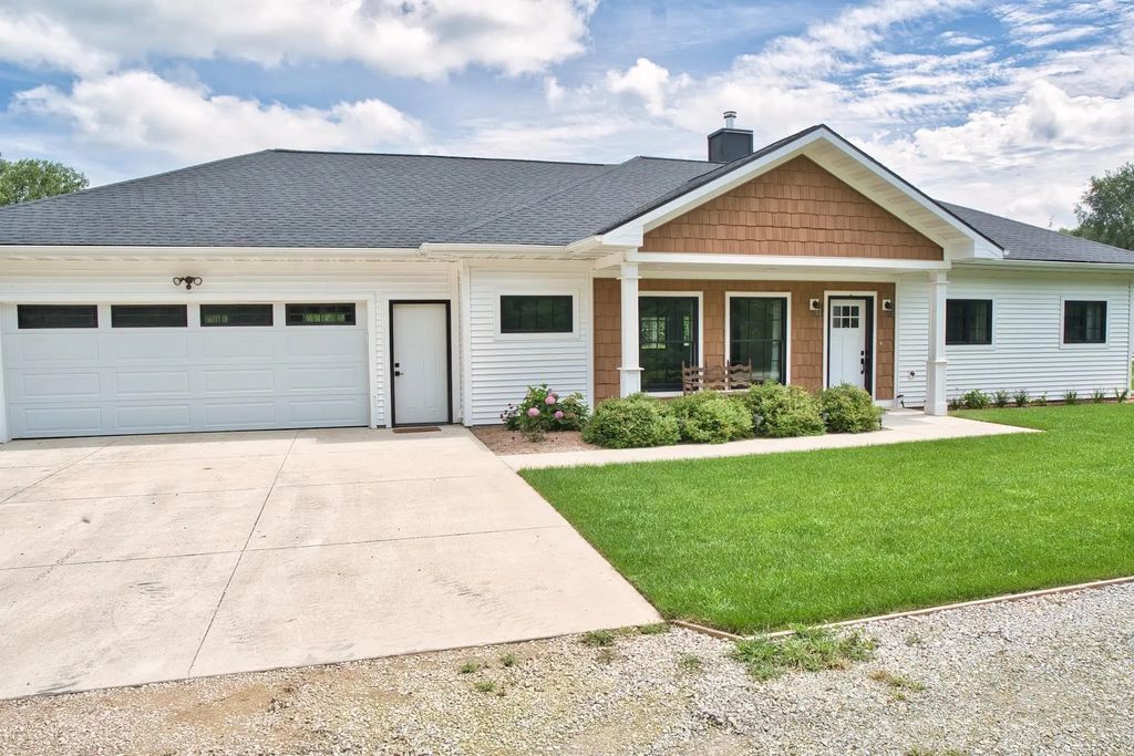 31254 Yale Avenue, New Hartford