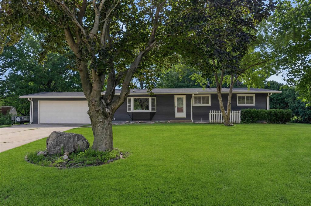 9042 Douglas Drive, Waterloo