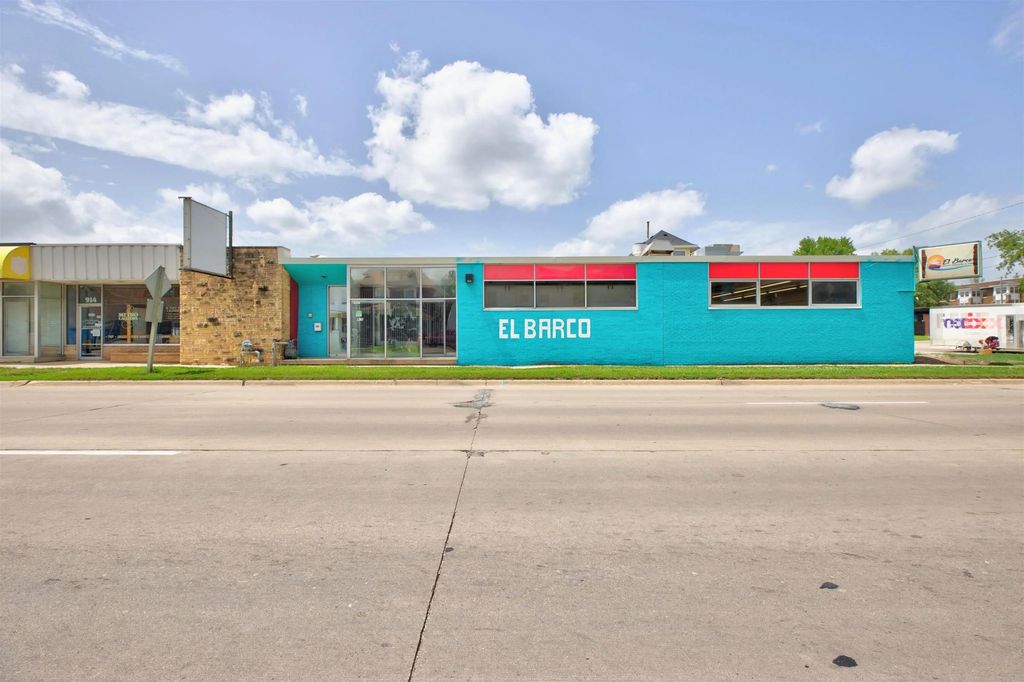 910 W 5th Street, Waterloo