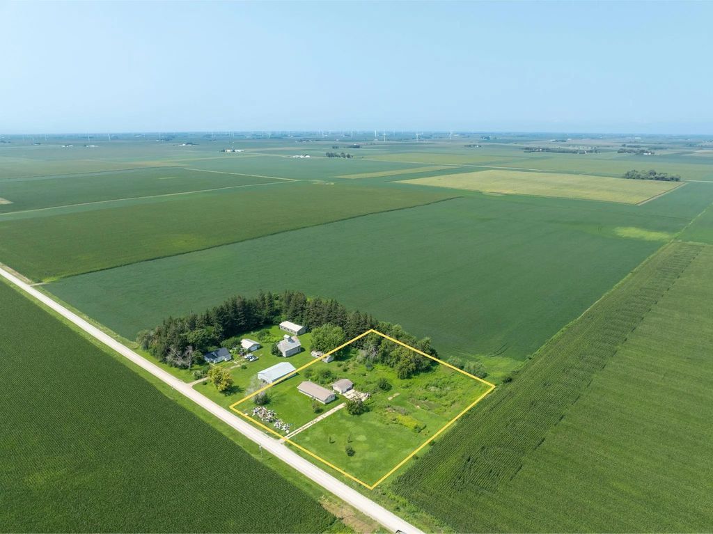 19461 & 19463 270th Street, Grundy Center