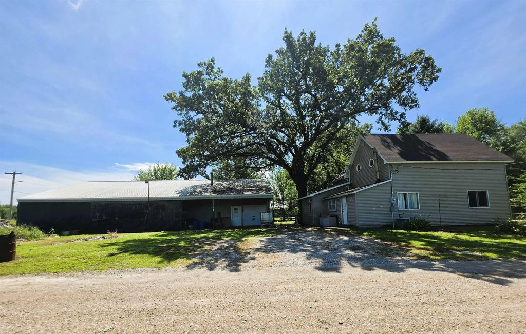 217 Berlin Avenue, Traer