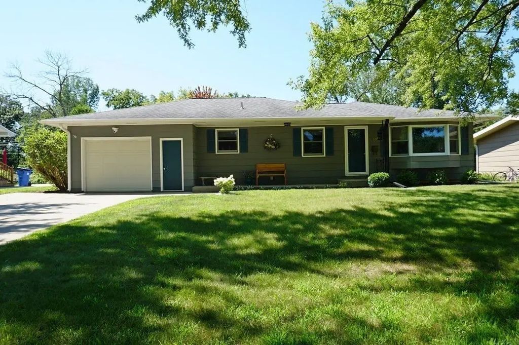 303 L Street, Charles City