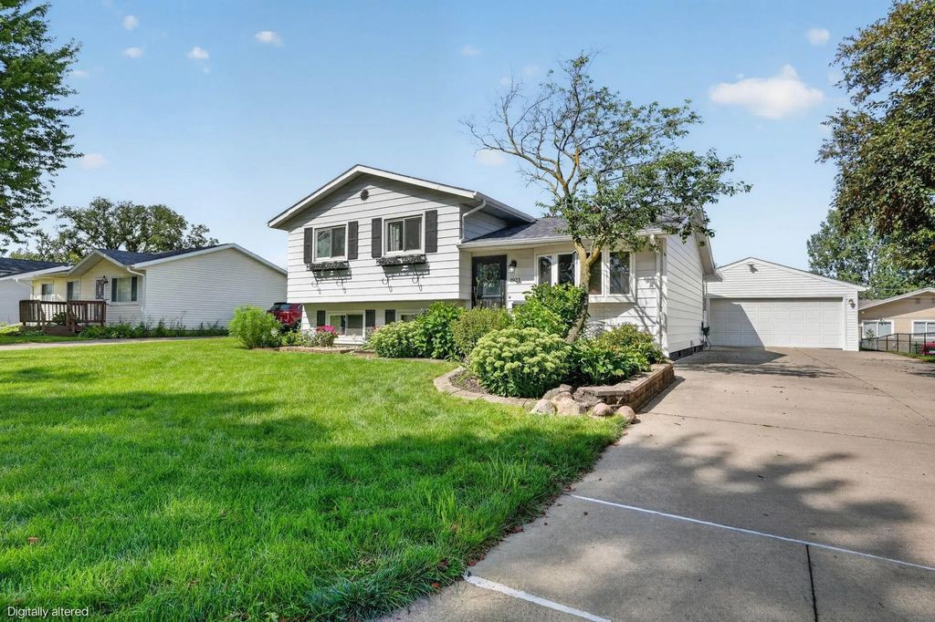 1921 Carriage Hill Drive, Waterloo
