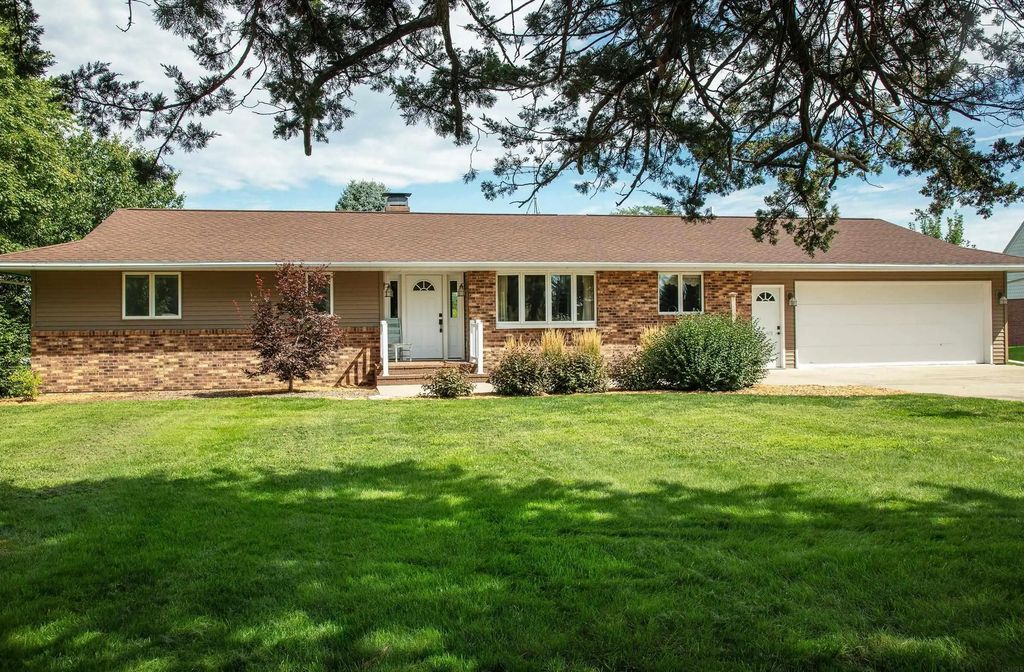 901 10th Avenue, Ackley