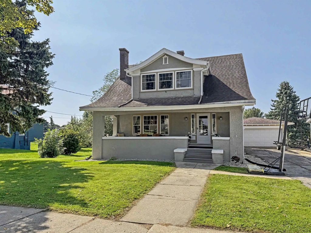207 E Main Street, Waukon