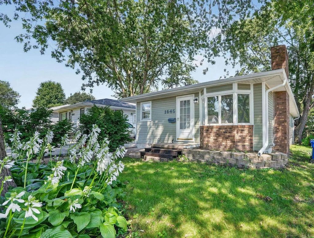 1645 Plymouth Avenue, Waterloo
