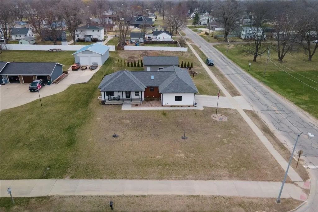 947 Gilbert Road, Evansdale