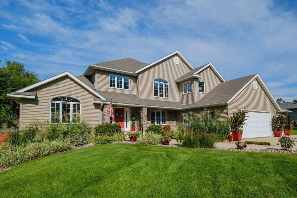 402 St. Hwy 9 W., Decorah