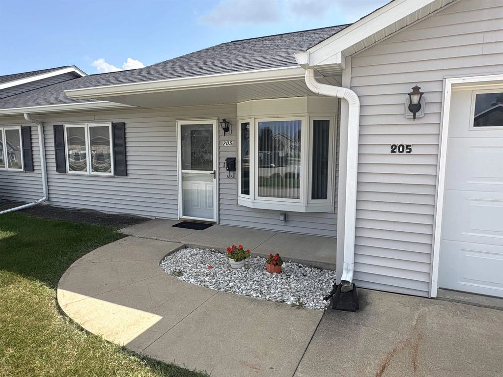 205 E Ridge Street, Readlyn