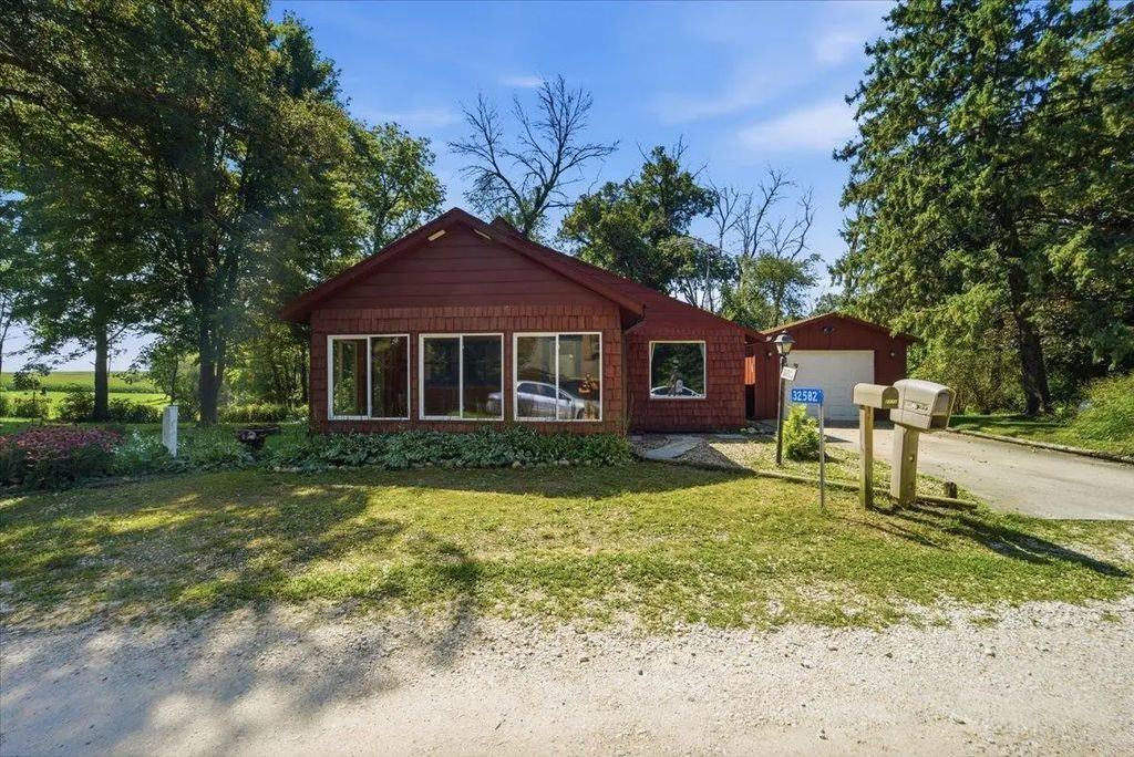 32582 232nd Street, Eldora