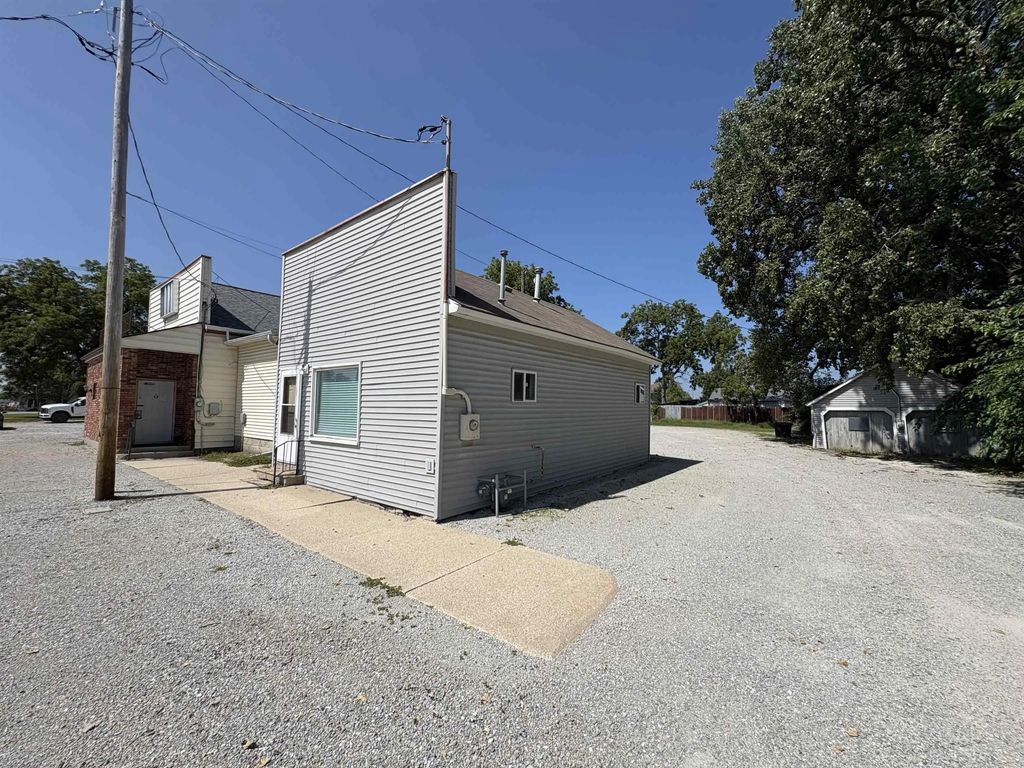 4523 E Washburn Road, Washburn