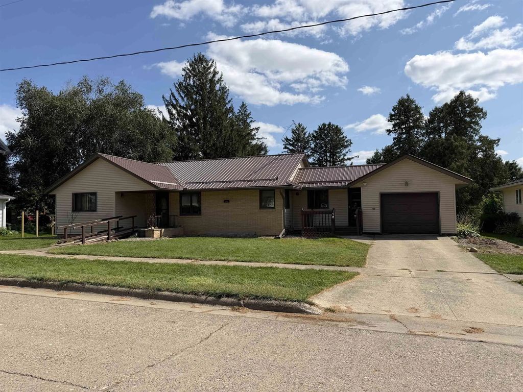 503 W Center Street, Monona