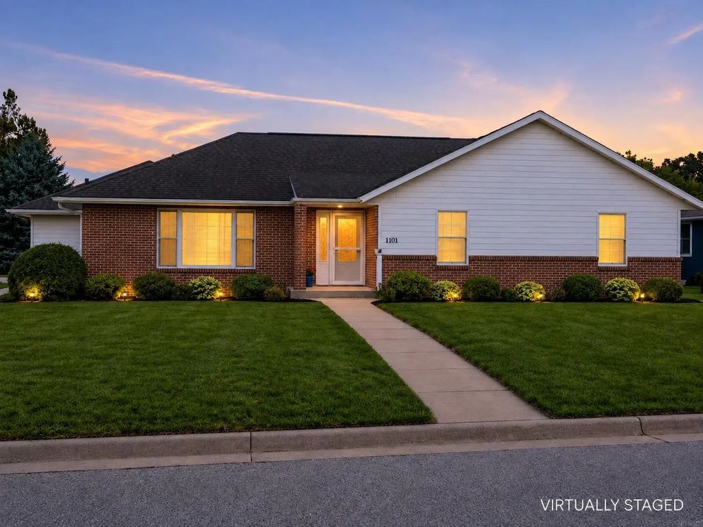 1101 Linden St, Decorah