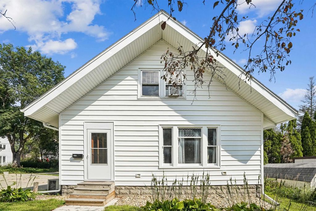 309 W 12th Street, Cedar Falls