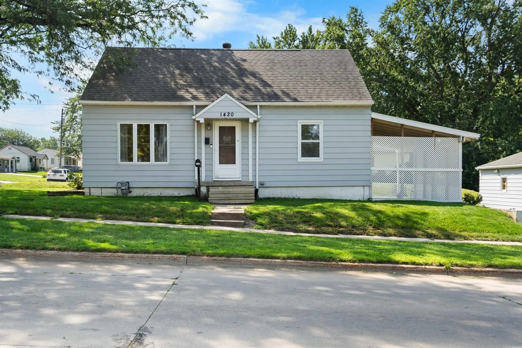 1420 E Mitchell Avenue, Waterloo