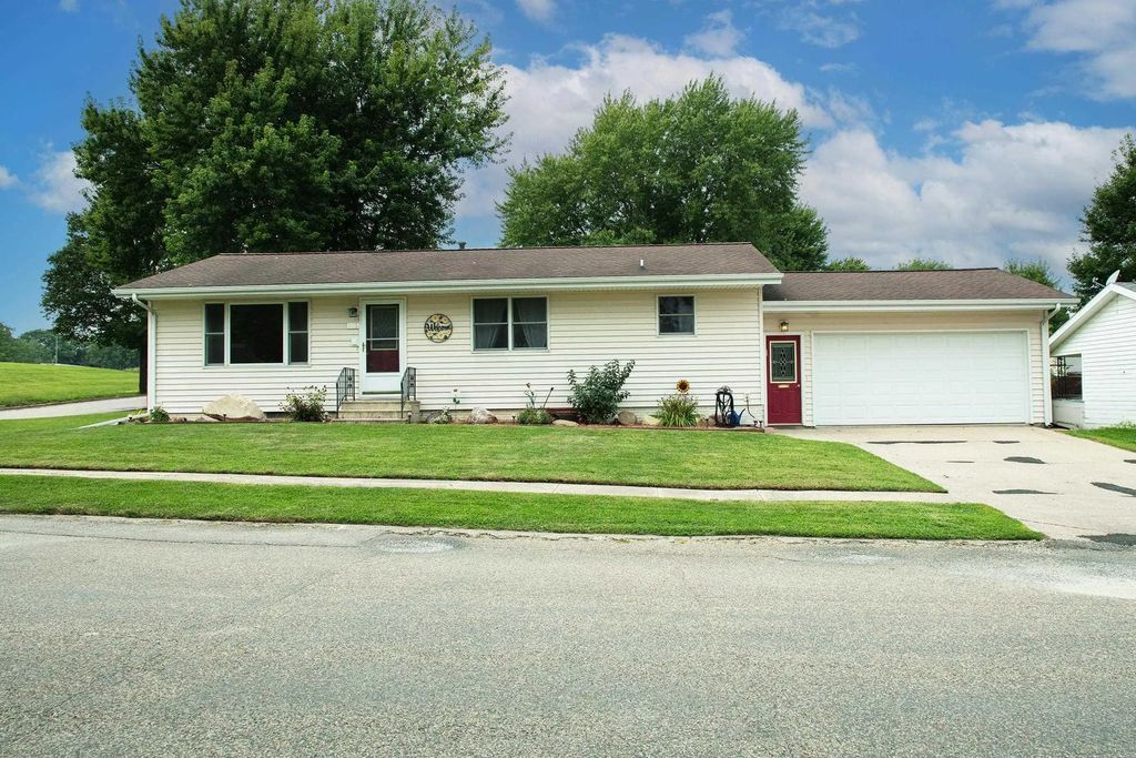 123 Hillcrest Drive, Reinbeck