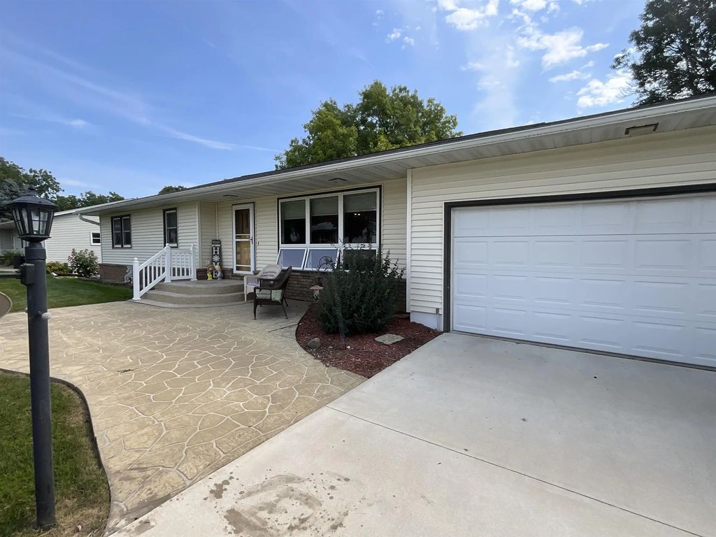 704 N Vine Street, West Union